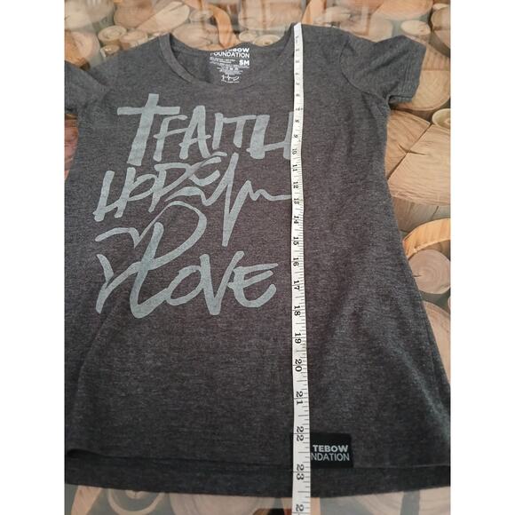 Tim Tebow Foundation Faith Hope Love Graphic V-neck Gray T-shirt Tee Small - Picture 6 of 7